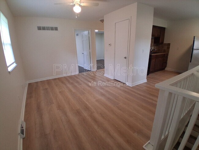 Building Photo - 5623 NE 51st St