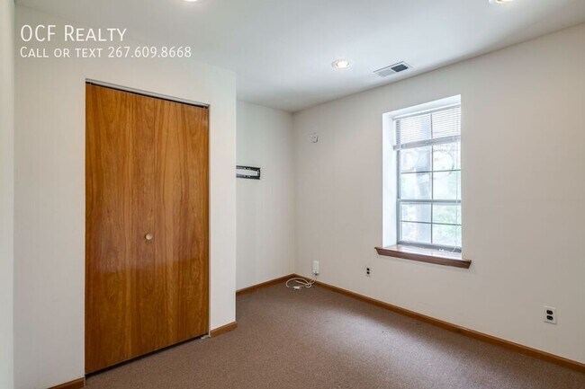 Building Photo - 617 S 18th St