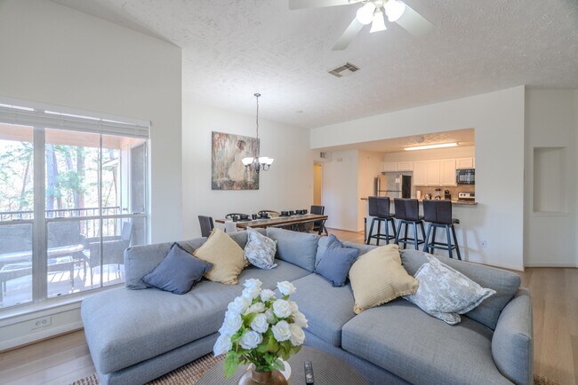 Building Photo - 8051 Bay Branch Dr