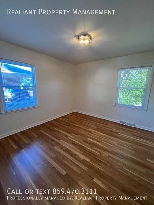 Building Photo - 501 Hickory Hill Dr