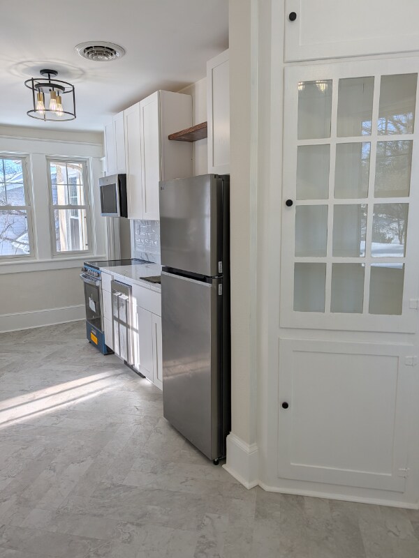 Building Photo - 2226 Windsor Ave SW