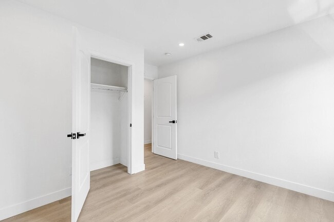 Building Photo - Fully Remodeled 4-Bed 2-Bath Home in Prime...