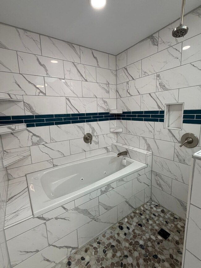 Building Photo - 4 Bedroom home in Ravenwood Estates