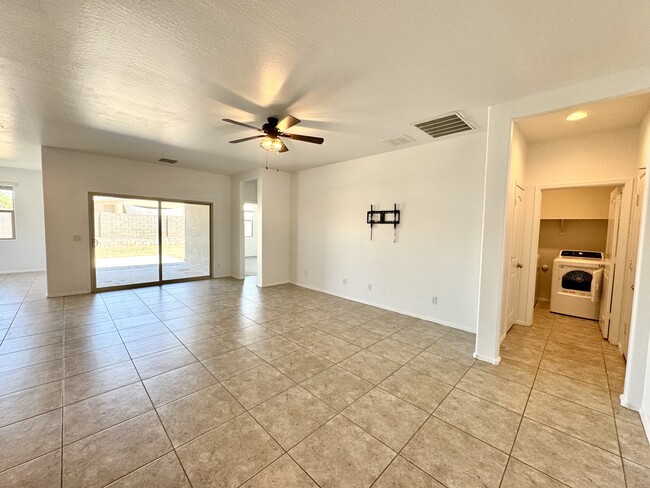Building Photo - 17875 N Pietra Rd
