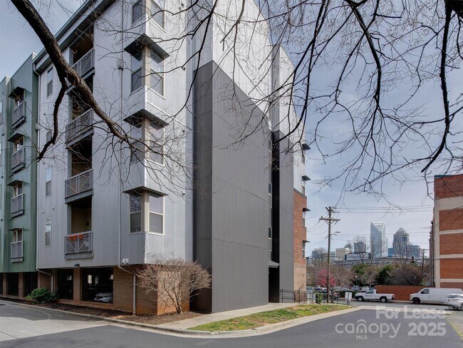 Building Photo - 630 Calvert St
