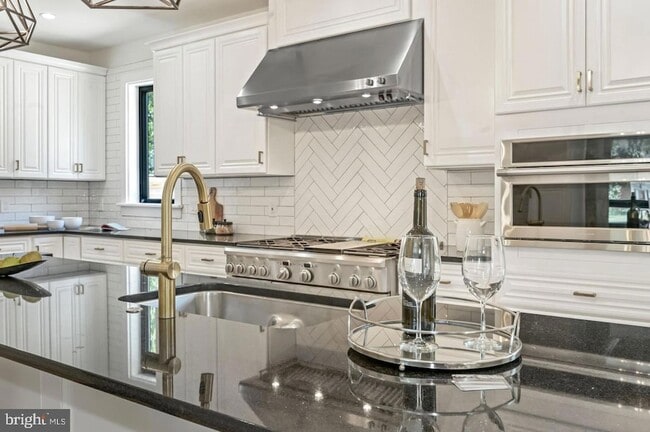 Building Photo - 5805 Massachusetts Ave