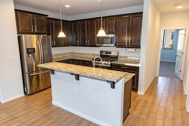 Building Photo - Great Townhome For Rent!