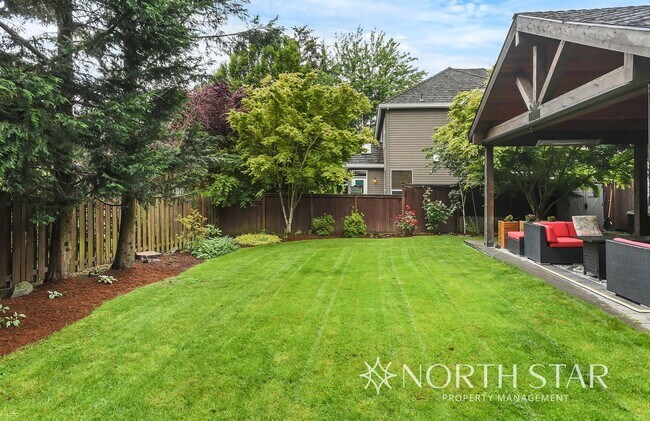 Building Photo - $1000 Off First Months Rent in Lake Oswego