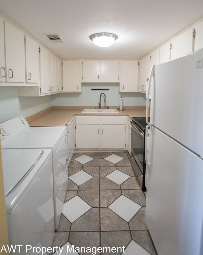 Building Photo - Fully Furnished Long Term Rental
