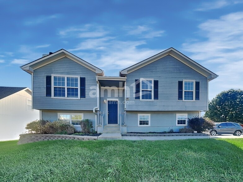 Primary Photo - 11627 N Manning Ave