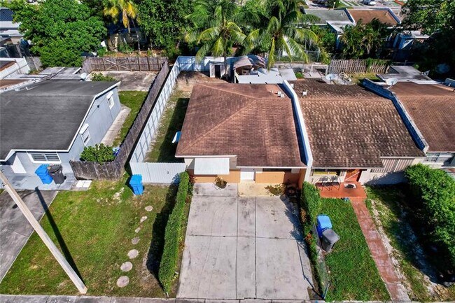 Building Photo - 5461 SW 38th Ct