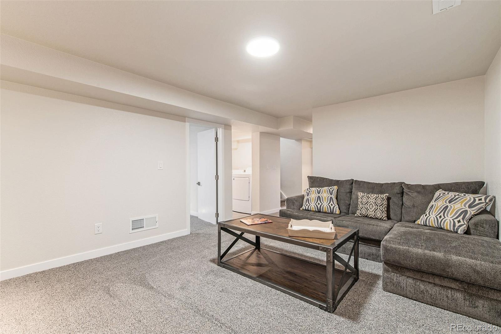 Building Photo - 952 S Garland Way