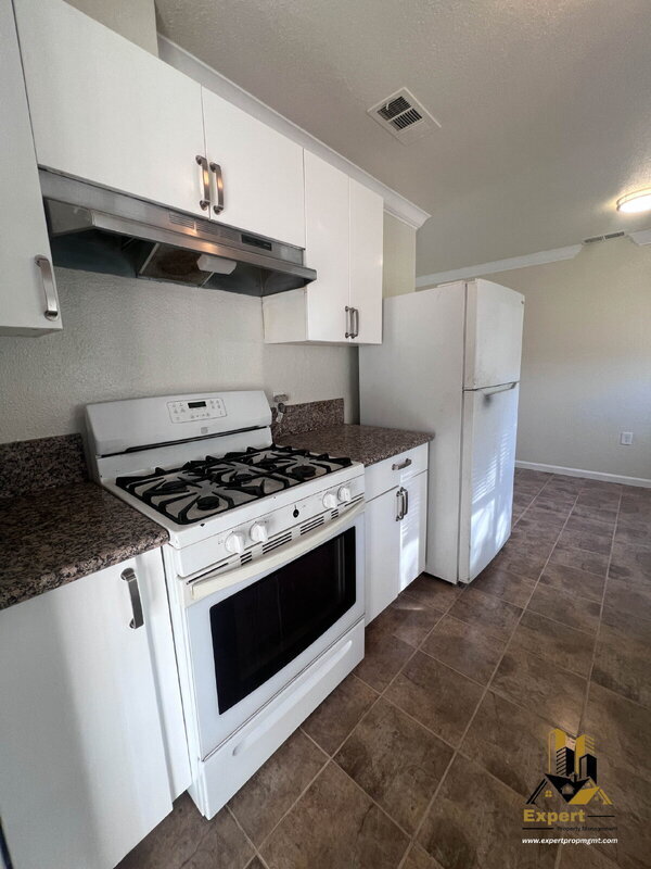 Building Photo - 480 Lindley Dr