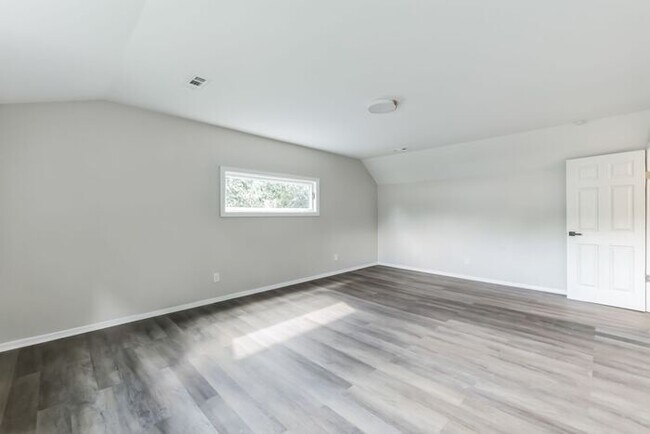 Building Photo - 9302 Holbrook Dr