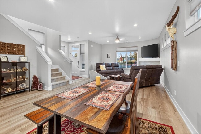 Building Photo - Attractive Modern Easton 3 Bedroom Home