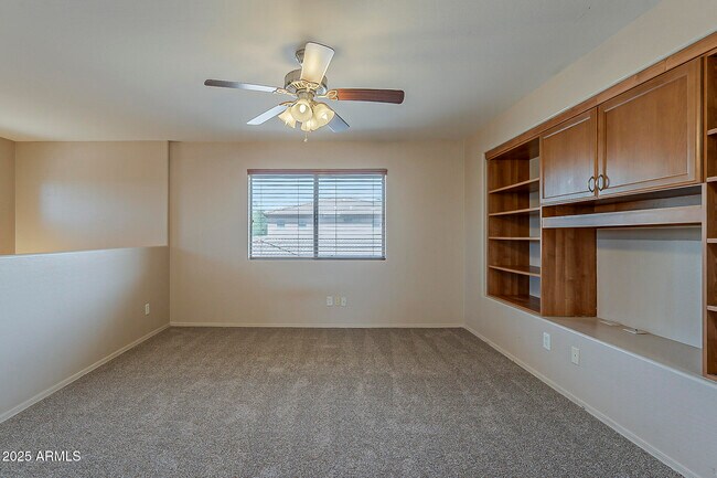 Building Photo - 519 E Rainbow Dr