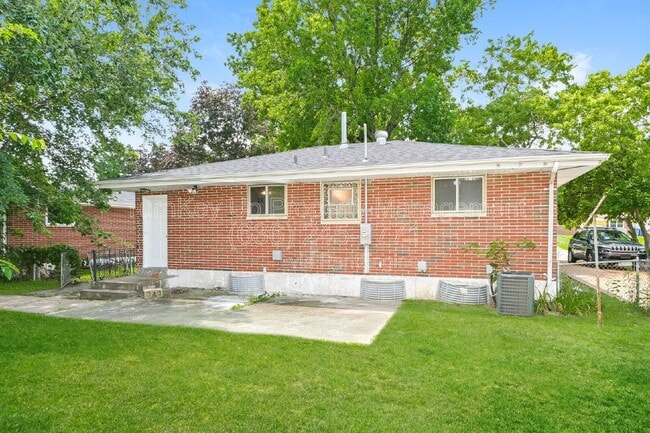Building Photo - 1225 Senate Dr
