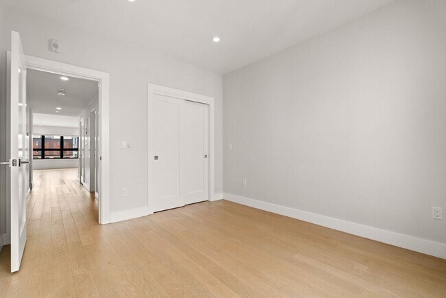 Building Photo - 51 Silver St