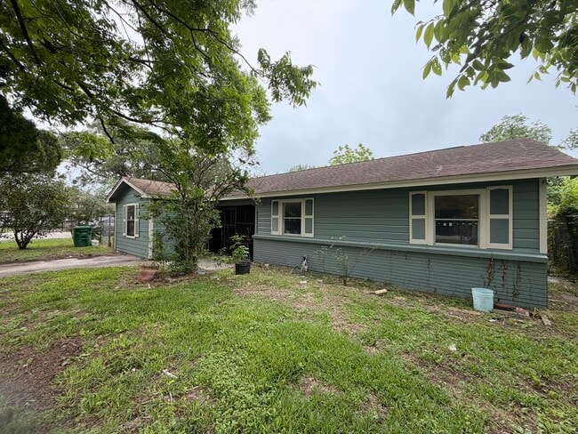 Building Photo - 222 E John Alber Rd