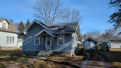 Building Photo - Cute 1 bed 1 bath house with large deck available now
