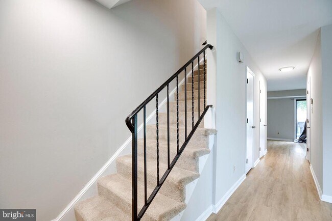 Building Photo - 322 Clay St