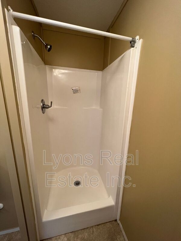 Building Photo - 8086 Heck Dr