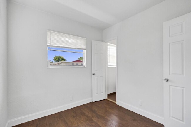 Building Photo - 651 SW 15th St