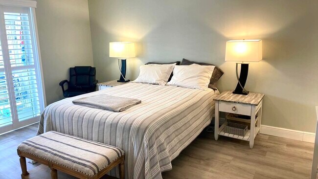 Building Photo - 1856 SW Palm City Rd