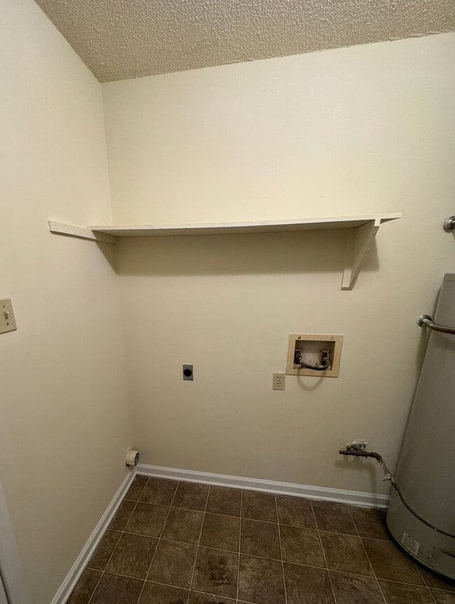 Building Photo - Two-Bedroom, 1.5 Bathroom Corner Condo at ...