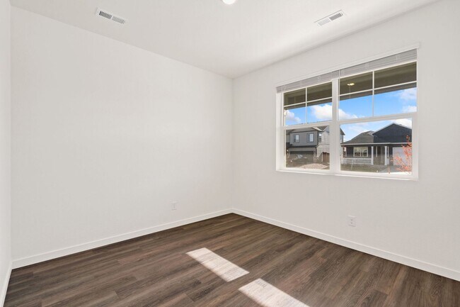 Building Photo - 5000 Alur St