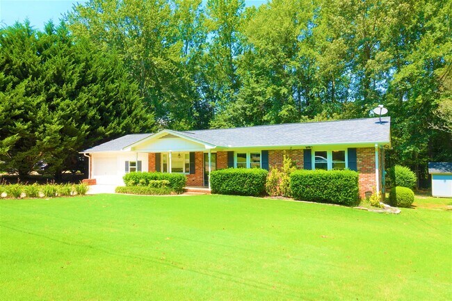 Building Photo - 115 Konnarock Cir