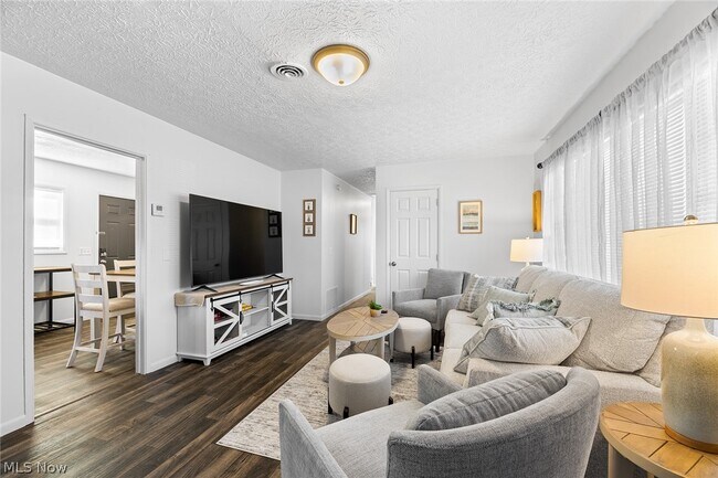 Building Photo - 2225 Martha Ave NE