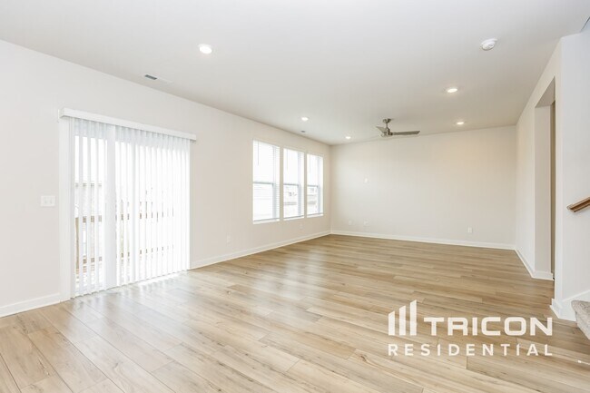 Building Photo - 350 Park Glen Dr