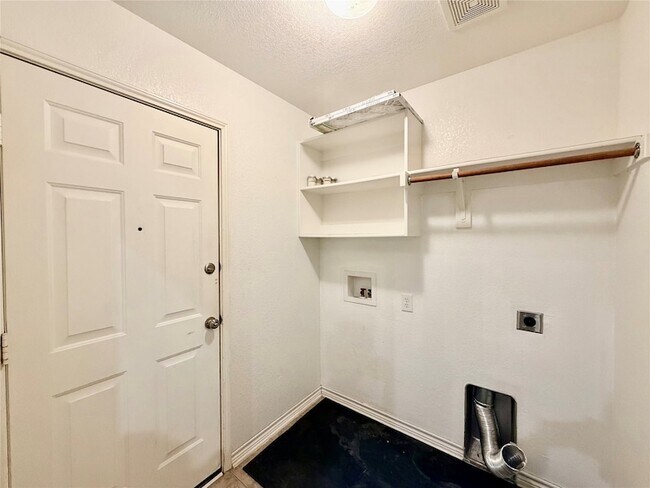 Building Photo - 3504 Northpointe Drive