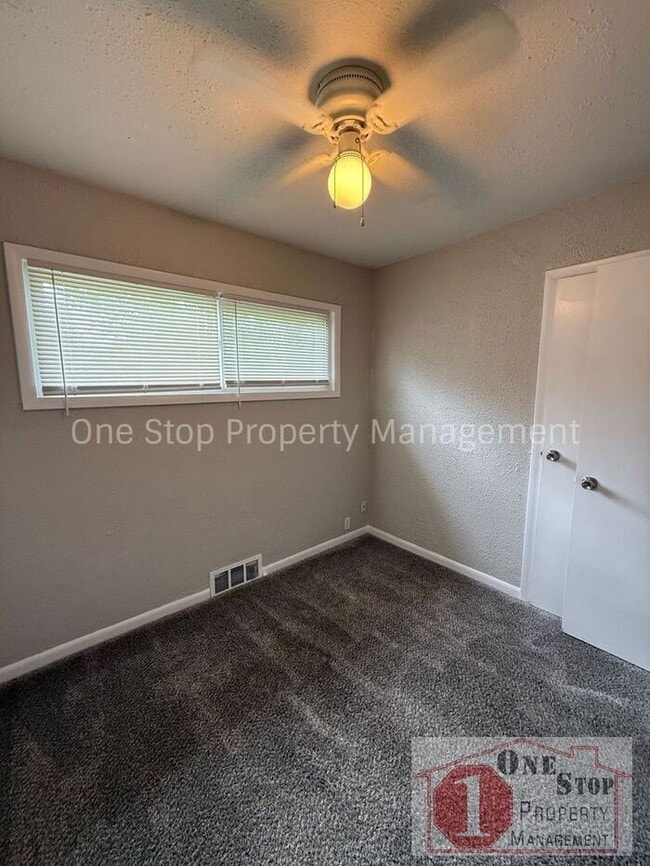 Building Photo - 3 bedroom, 1 Bathroom Home in Kansas City!!