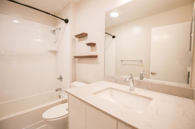 Building Photo - Resort Living in Richmond Marina Bay