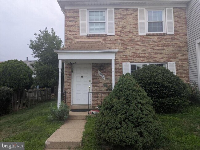 Building Photo - 9032 Whispering Pine Ct