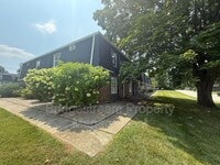 Building Photo - 144 Forest St