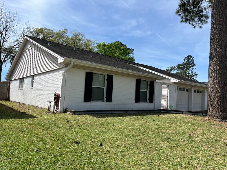 Building Photo - 3503 Canterbury Dr