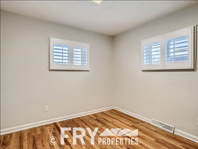 Building Photo - 98 S Newland St