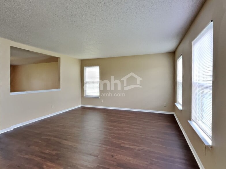 Building Photo - 10338 Kensington Way