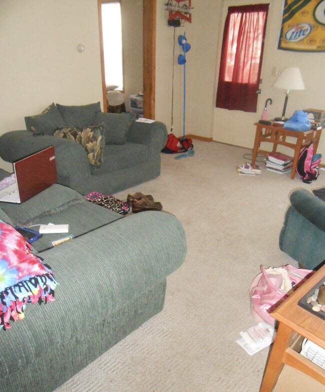 Building Photo - 2 bed 1 bath near UWEC area!