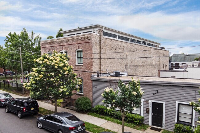 Building Photo - Cromley Lofts