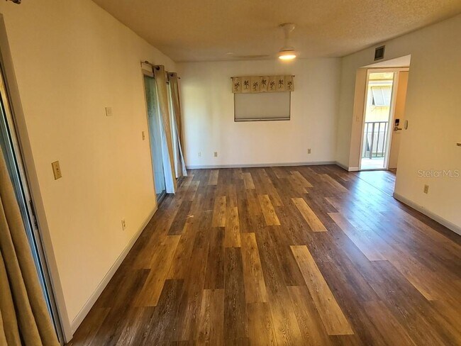 Building Photo - 120 Hibiscus Woods Ct