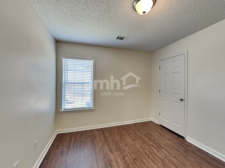 Building Photo - 214 Bo Simpson Pkwy