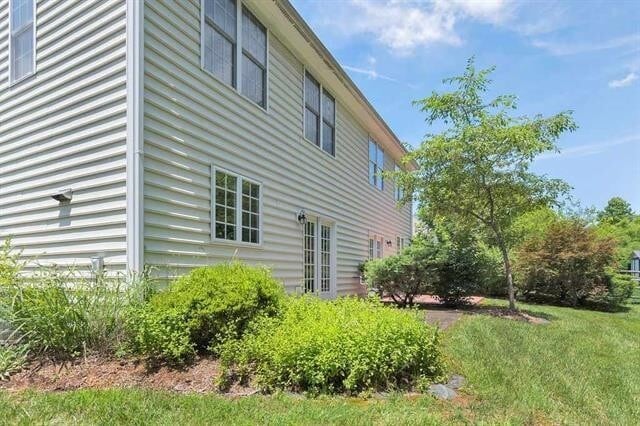 Building Photo - Bright Townhouse Available in Forest Lakes