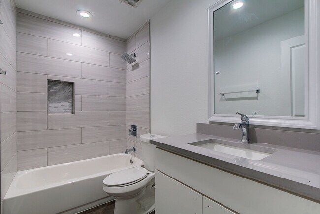 Building Photo - K074 - Malaga #408