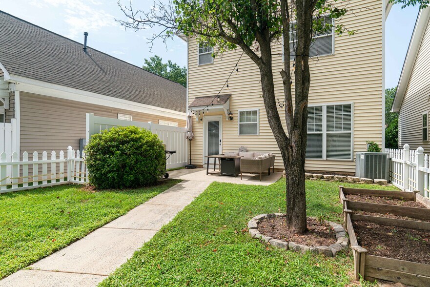 Building Photo - 11323 Deer Ridge Ln