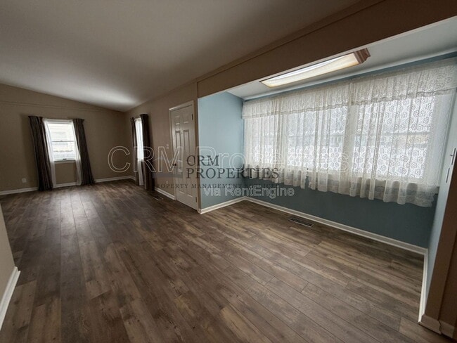 Building Photo - 1004 E Cornell Rd