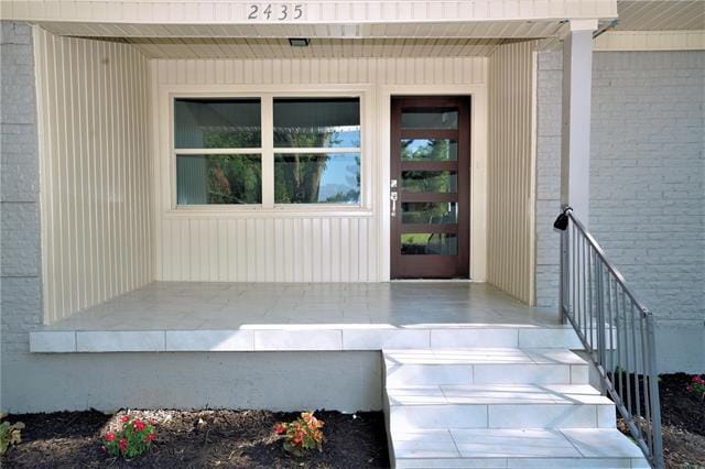 Building Photo - 2435 Hillsboro Ave